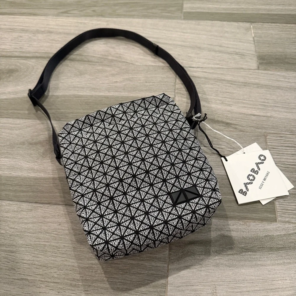 BAO BAO ISSEY MIYAKE Black Voyager Crossbody Bag 241730M170007 - Picture 4 of 15